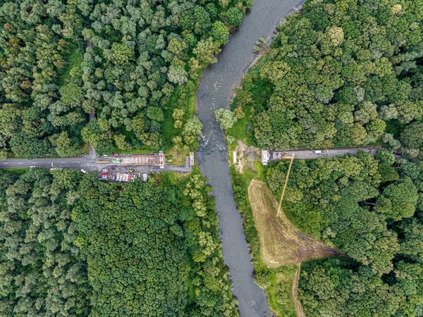 Vogelperspektive auf die Behelfsbrücke zwischen Marl und Dorsten mit Fluss und umgebender Landschaft