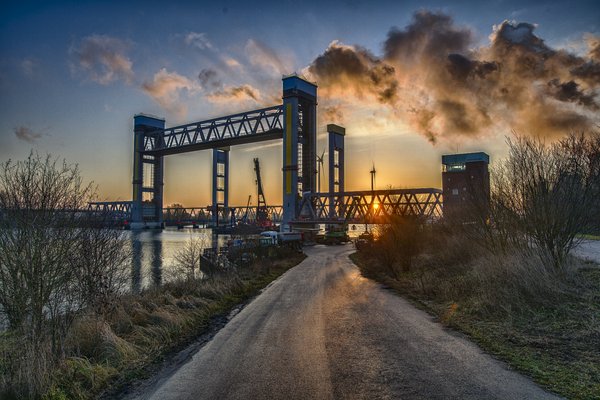 Bahnbrücke Kattwyk bei Sonnenuntergang