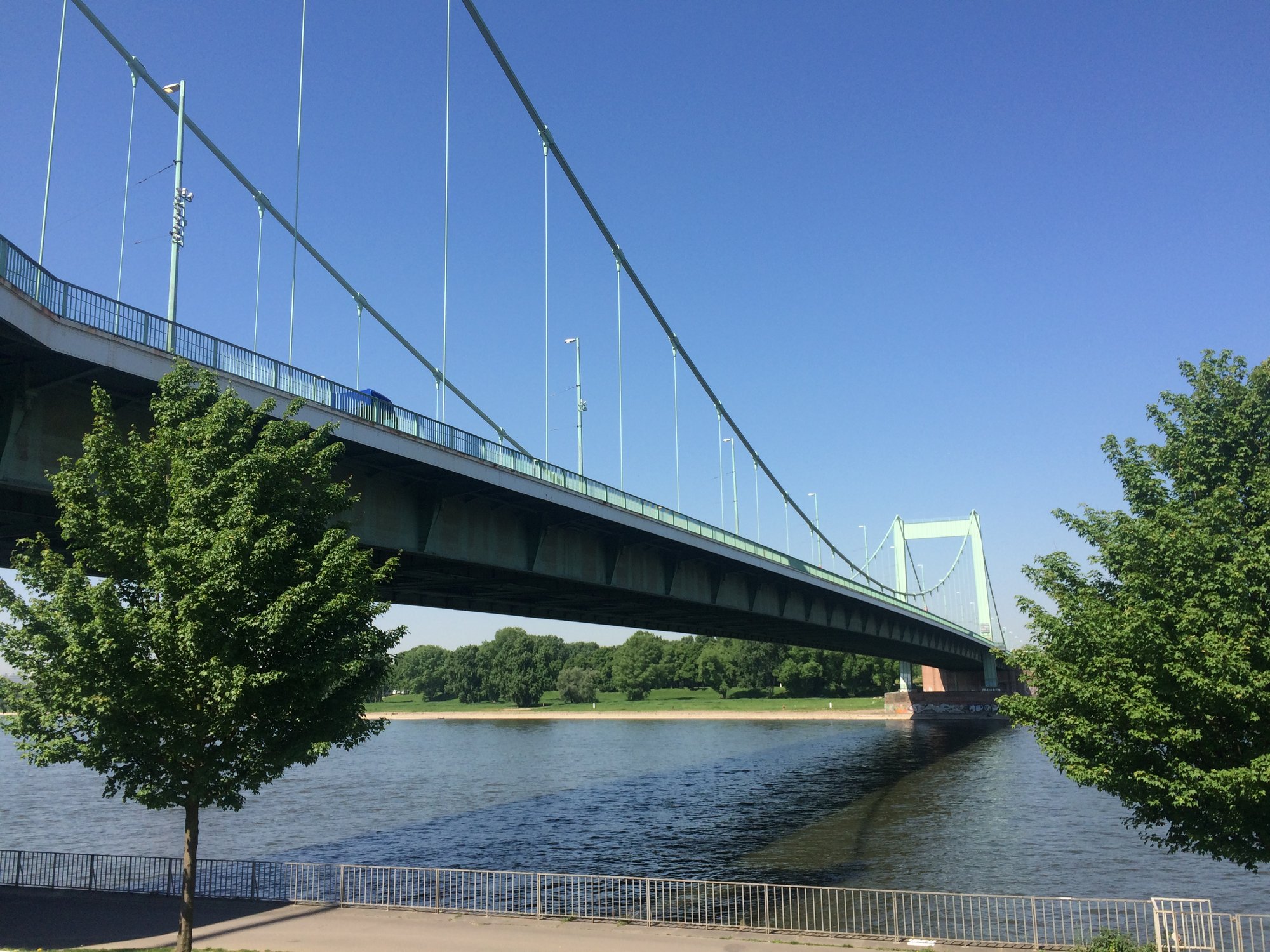 Tageslichtaufnahme der Mülheimer Brücke