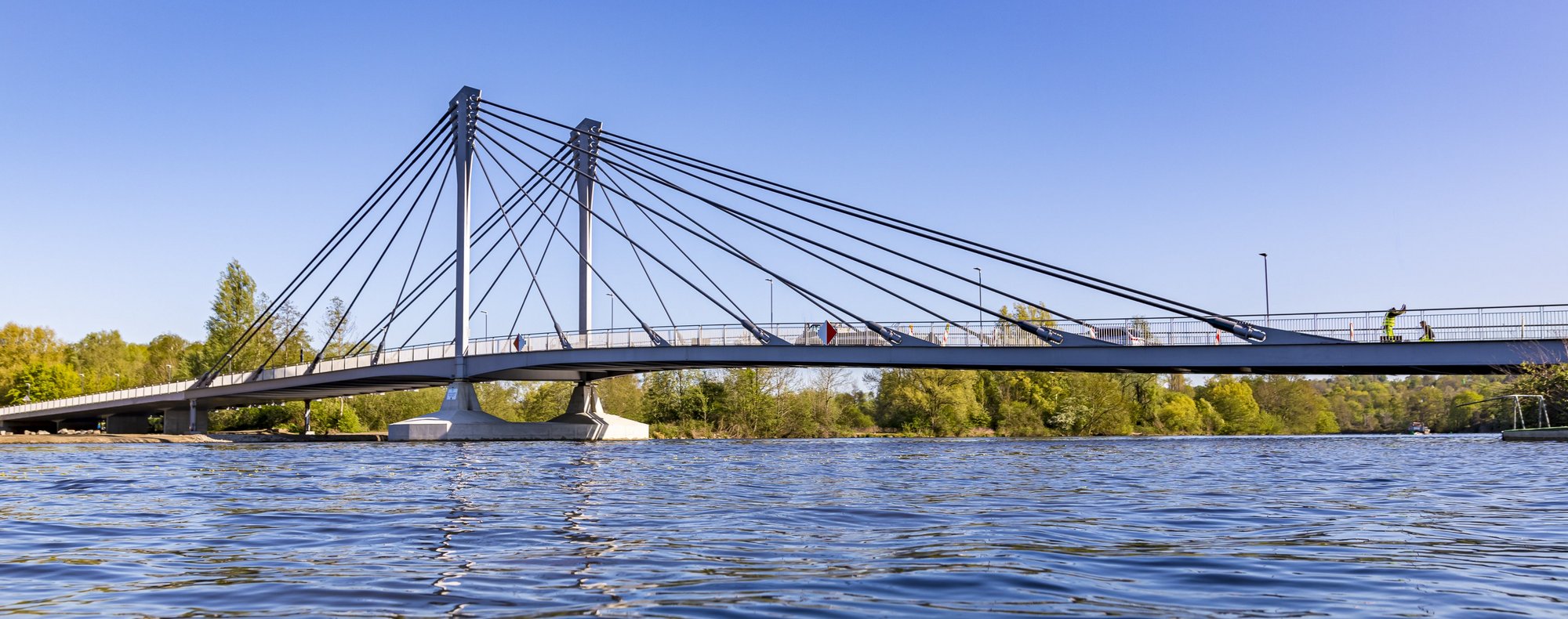 Kampmannbrücke in Essen mit umliegender Landschaft und sichtbarem Wasserlauf