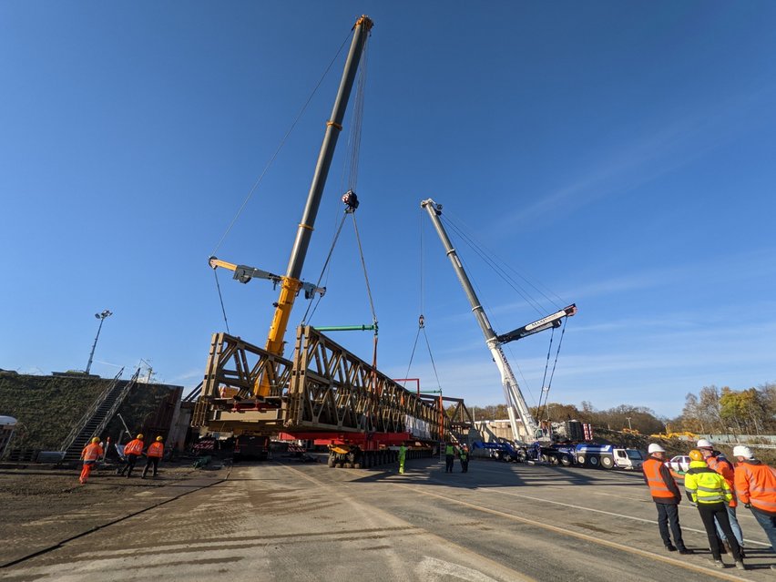 Drei Behelfsbrücken auf einen Streich zurückgebaut