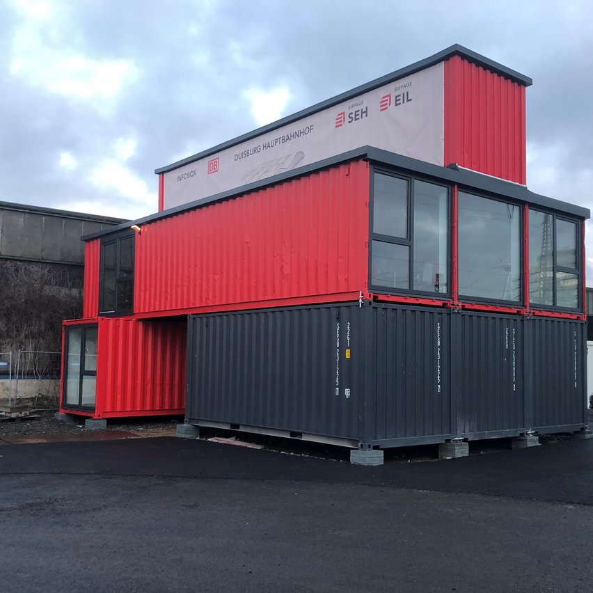 Re-used Seecontainer am Hauptbahnhof Duisburg